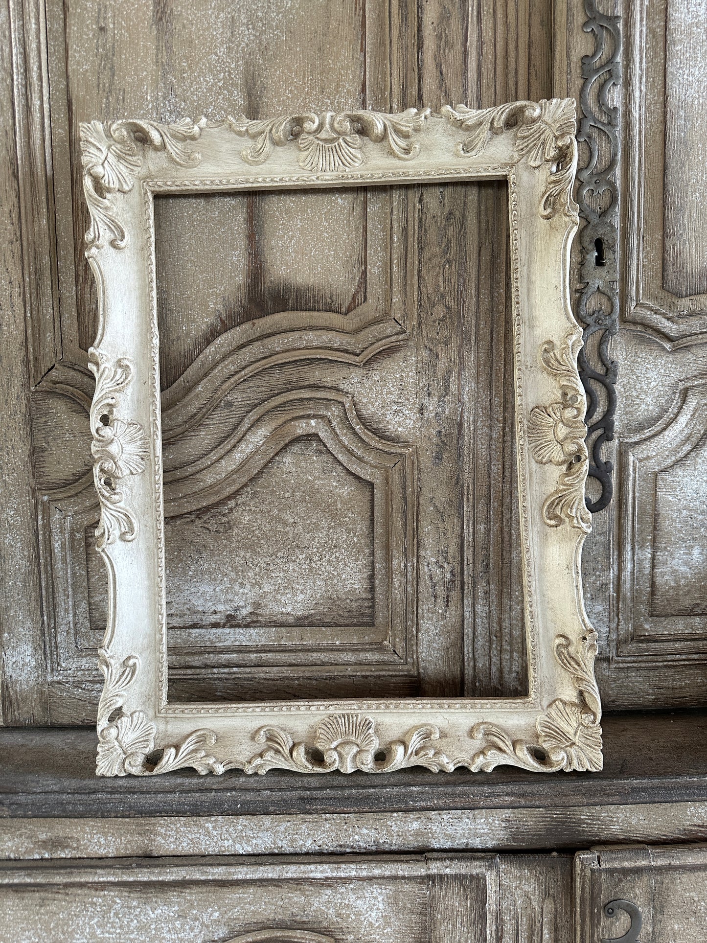 Cornice Rettangolare Con Decori A Conchiglia
