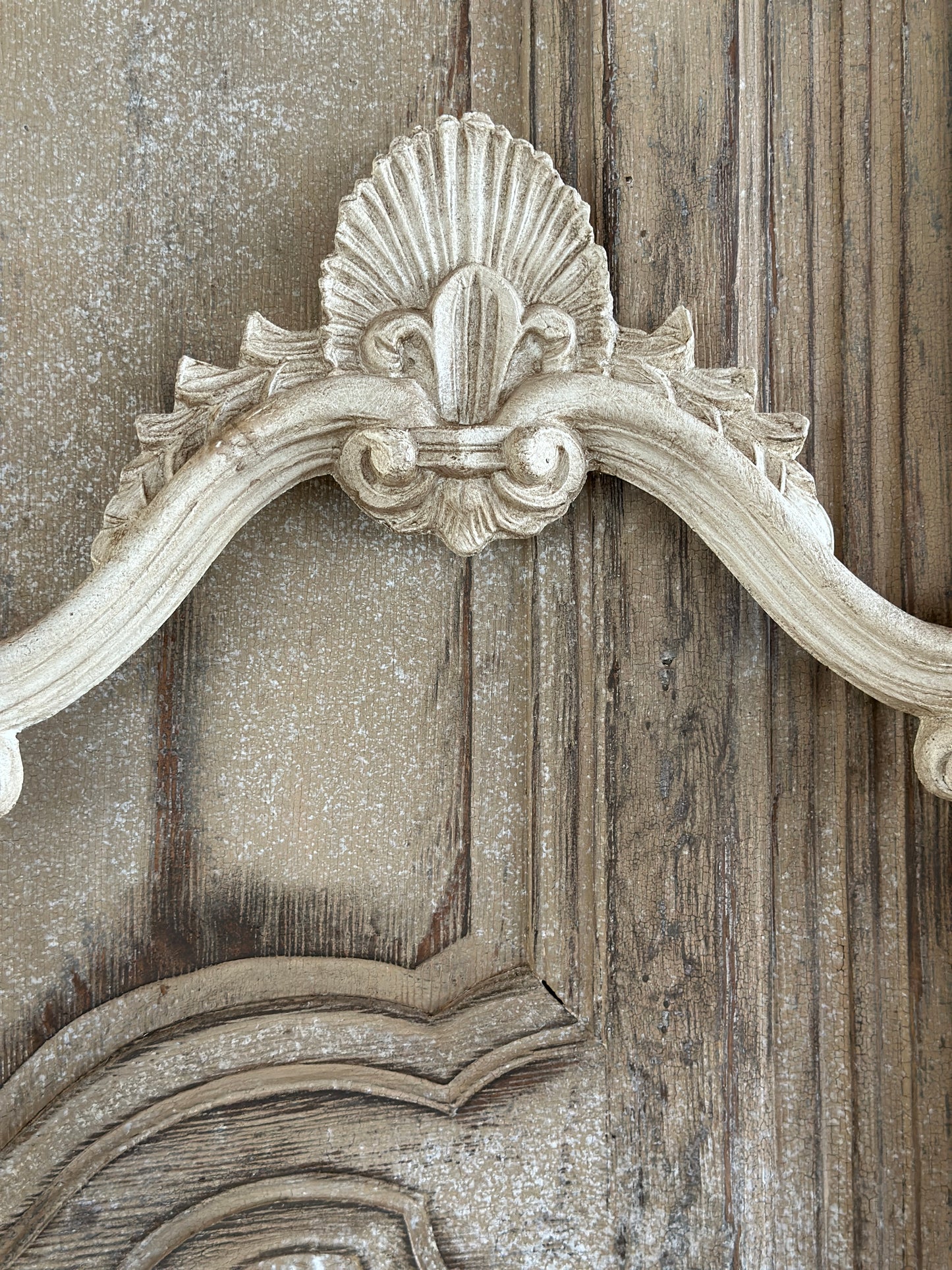 Cornice Grande Con Punta Conchiglia