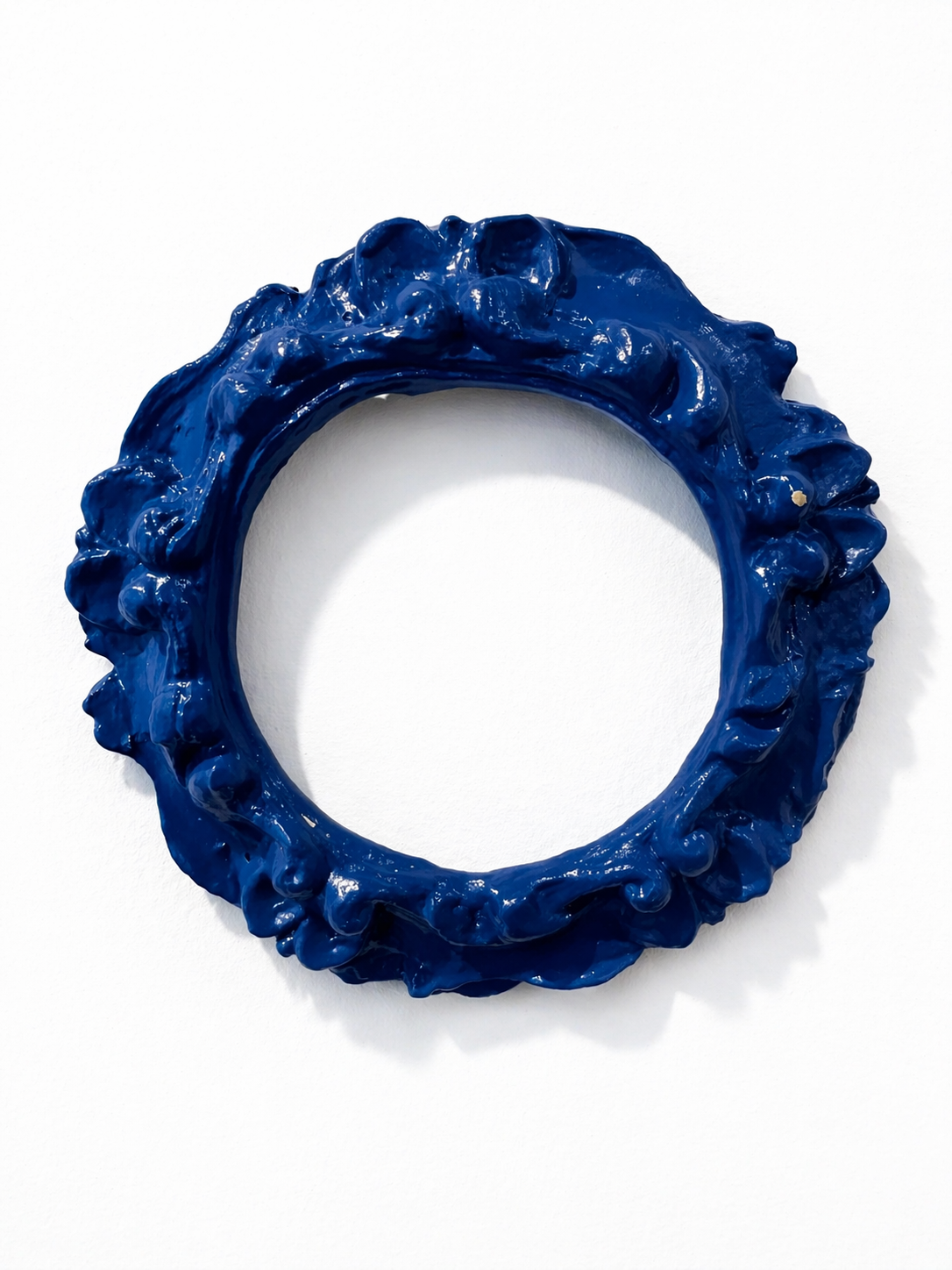 Cornice Rotondo Bluette Con Decori Lavorati Avorio Patina Antica