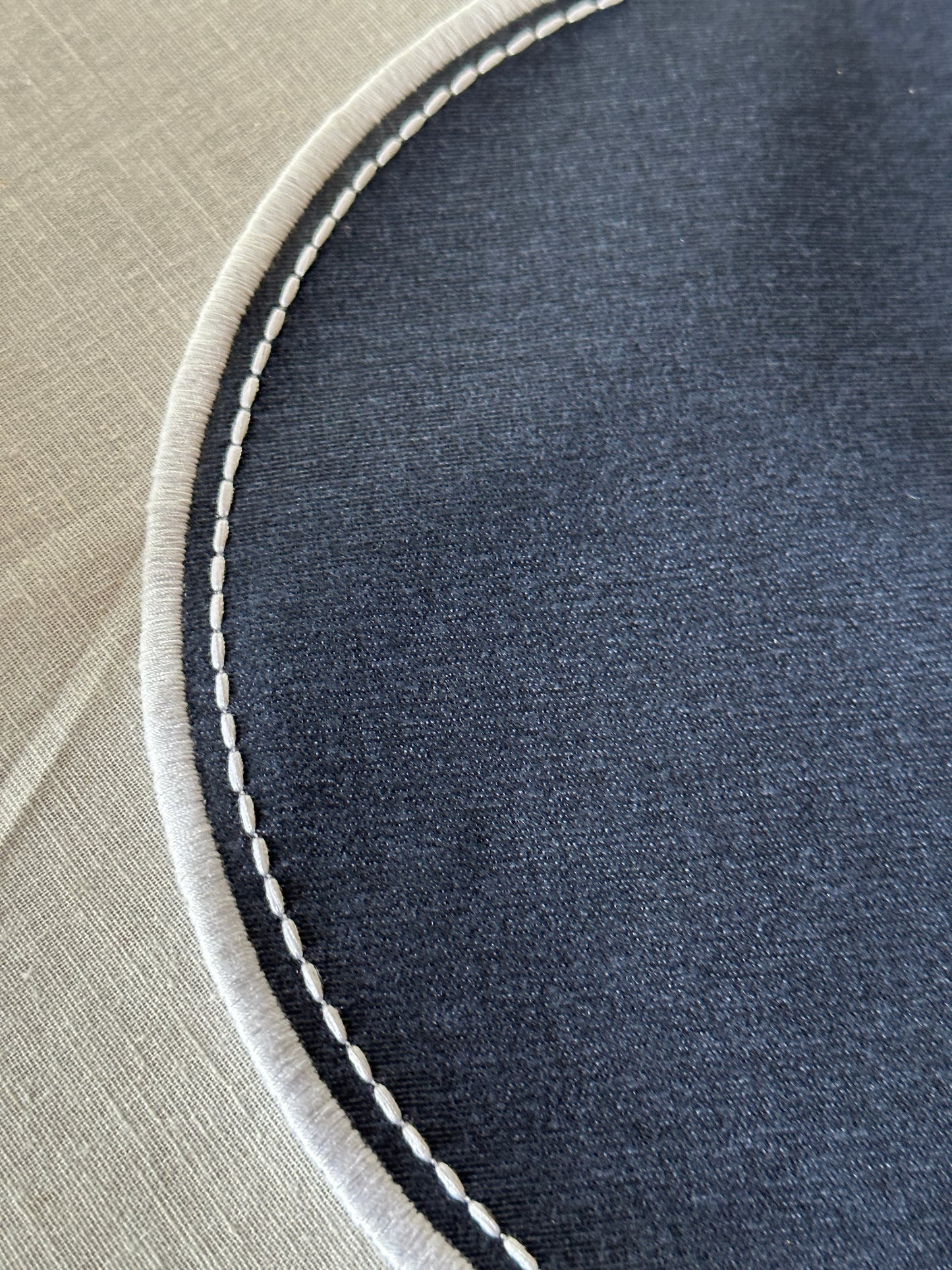 Tovaglietta Ovale Ricamata Blu/Bianco Idrorepellente