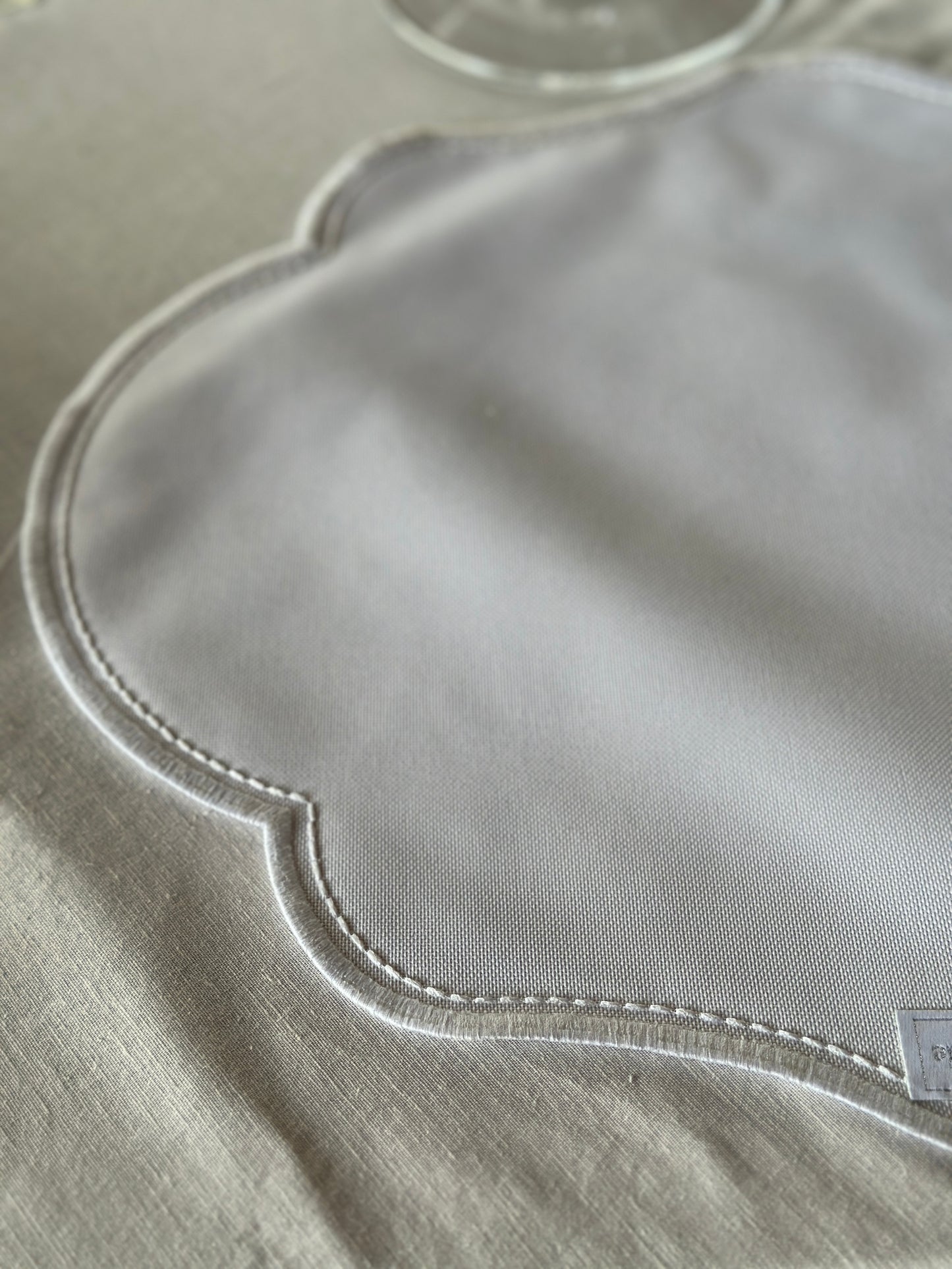 Tovaglietta Ovale Ricamata Blu/Bianco Idrorepellente
