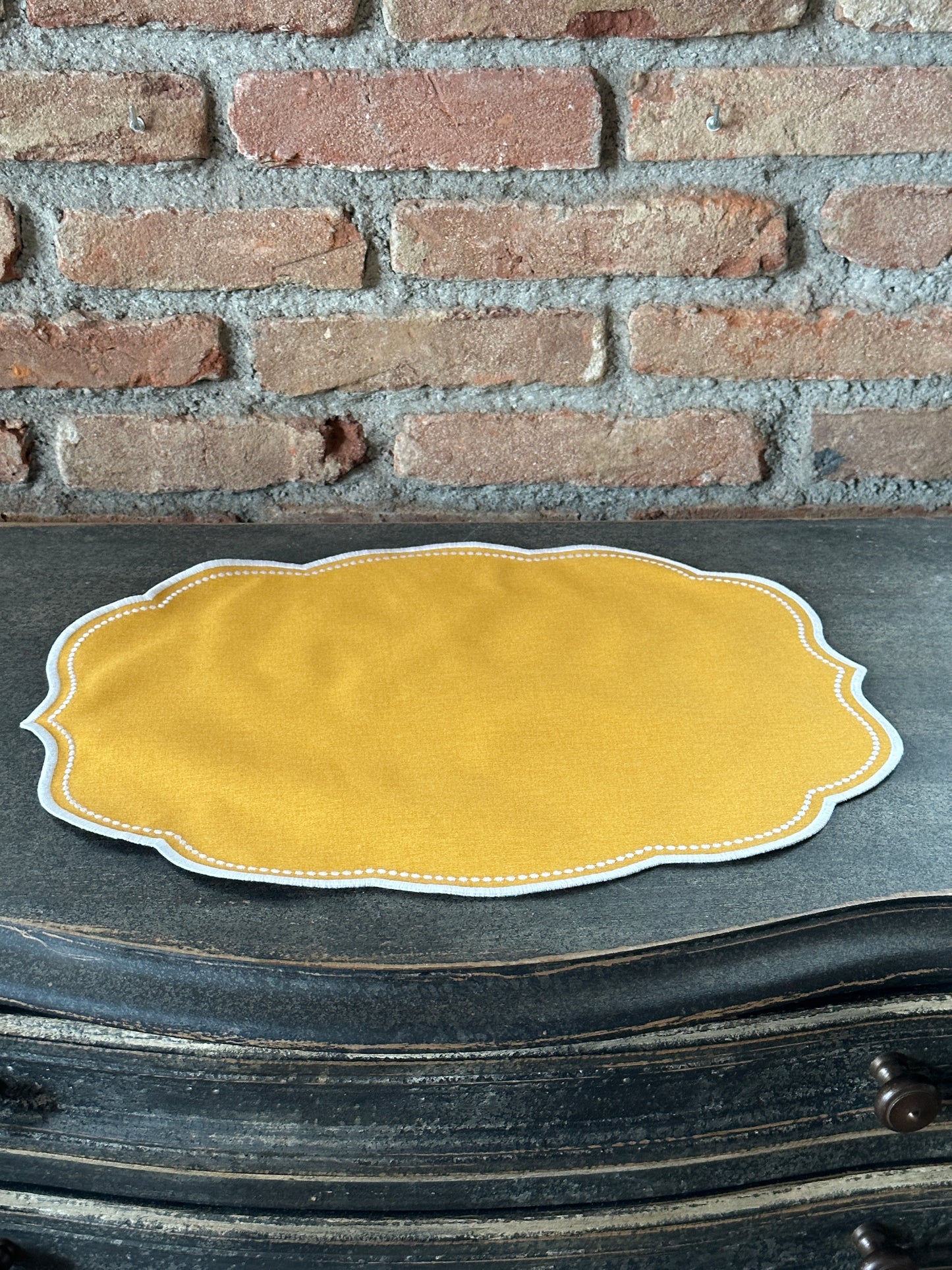 Set 2 Tovaglietta Ovale Ricamata Giallo/Bianco Idrorepellente