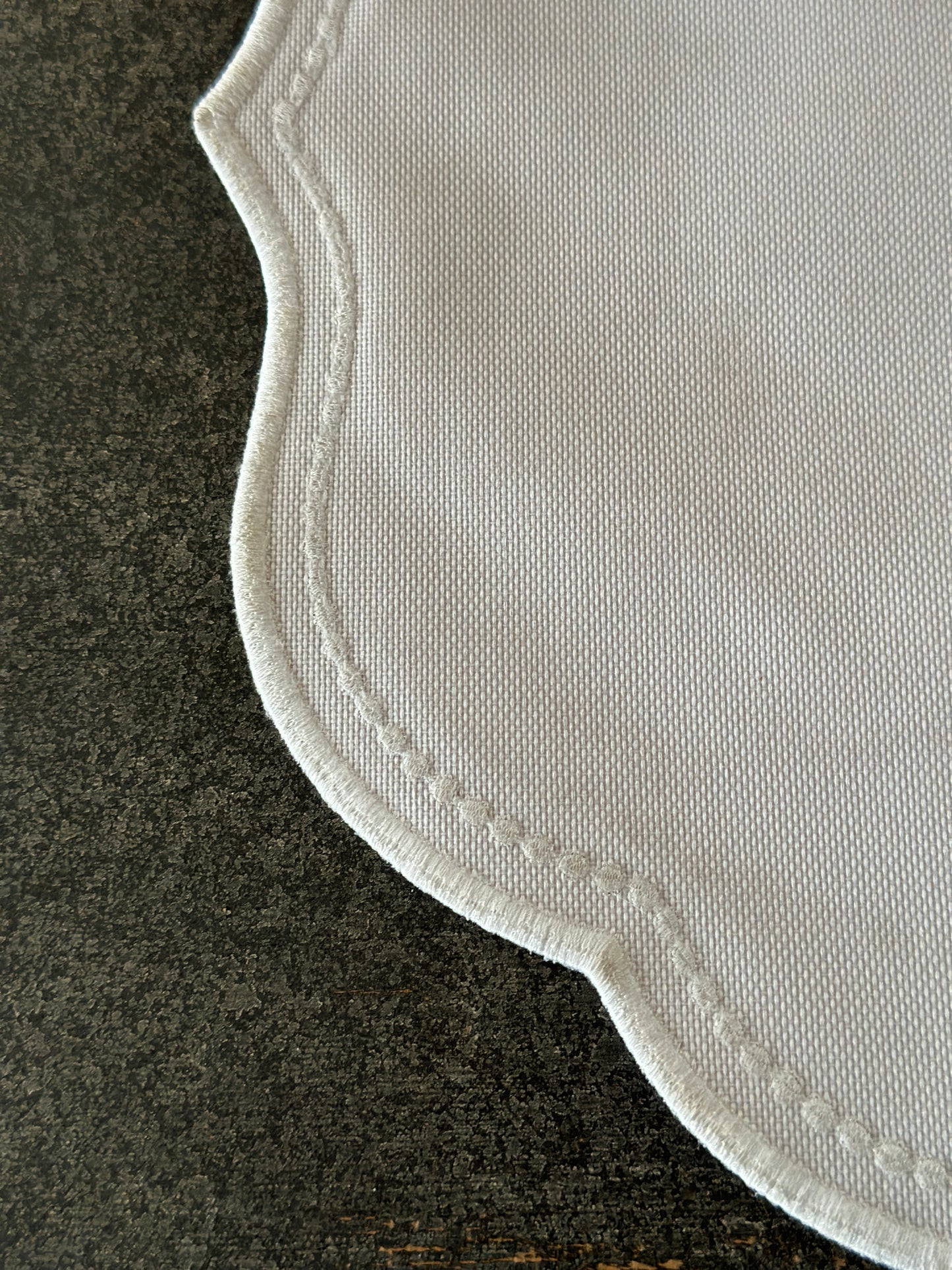 Set 2 Tovaglietta Ovale Ricamata Giallo/Bianco Idrorepellente