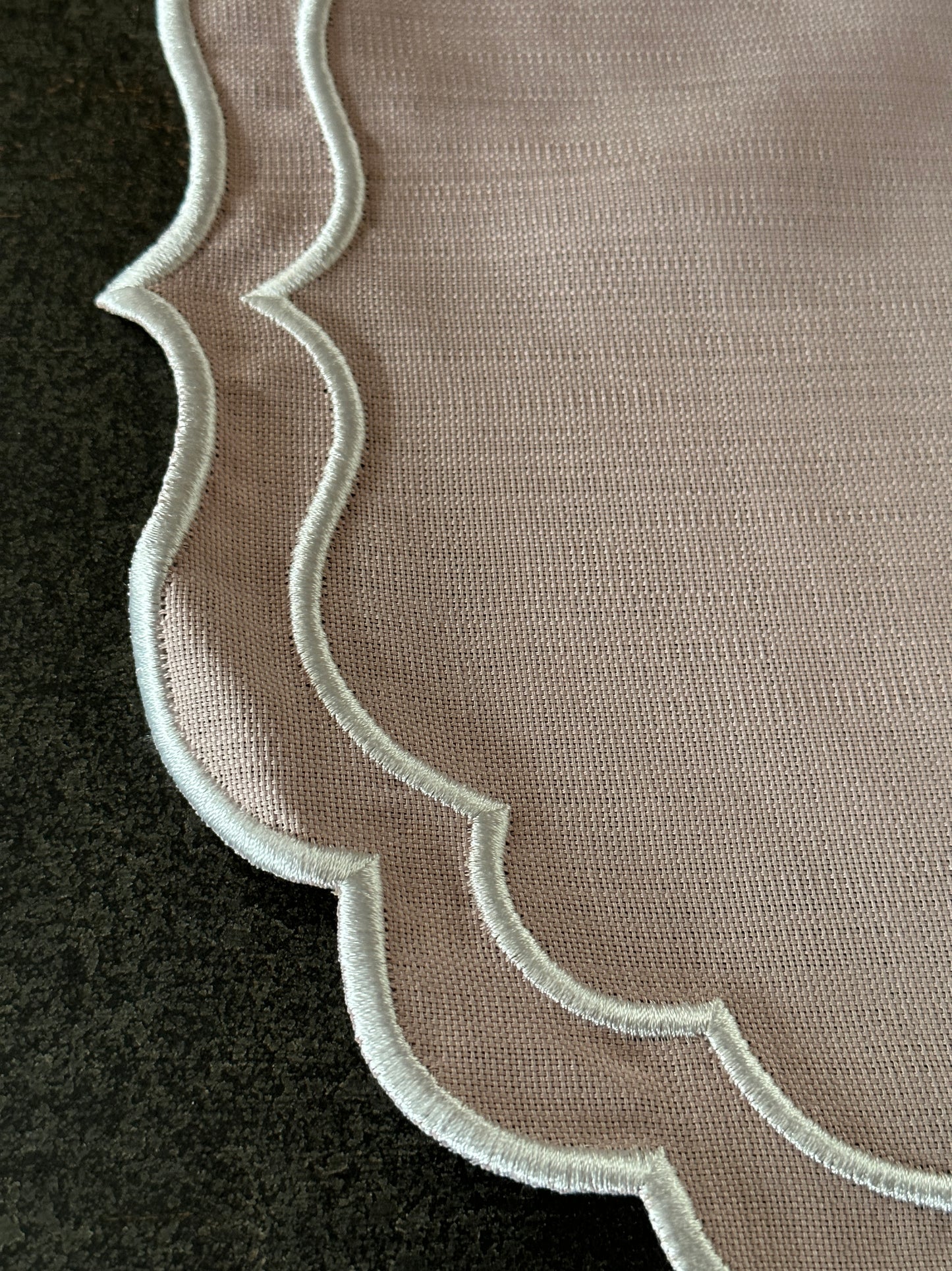 Tovaglietta Lino Ricamata Rosa/ Bianco