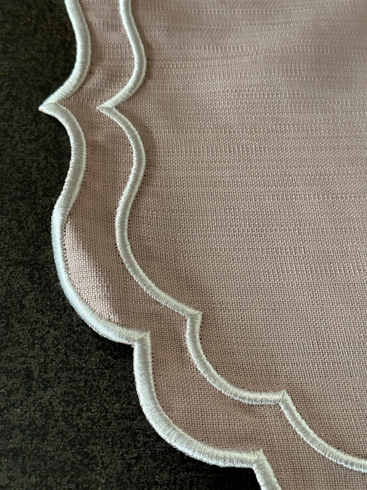 Tovaglietta Lino Ricamata Rosa/ Bianco