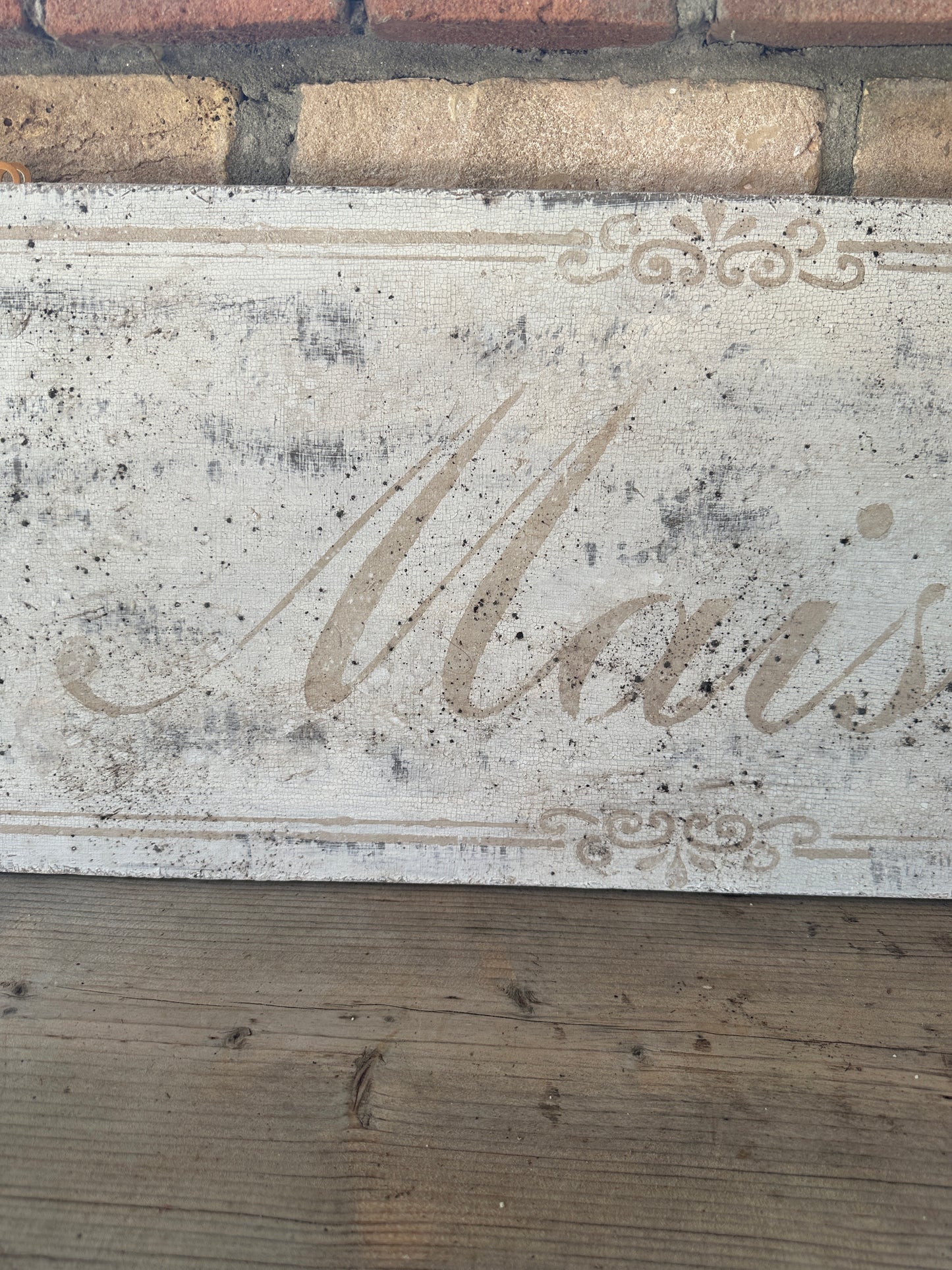 Insegna Scritta "MAISON" Bianca Con Patina Antica