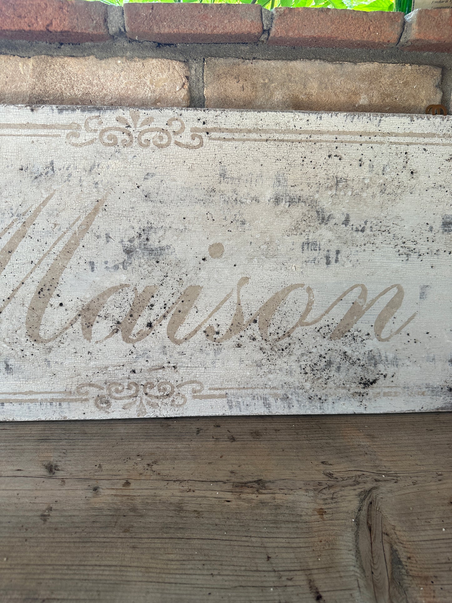 Insegna Scritta "MAISON" Bianca Con Patina Antica
