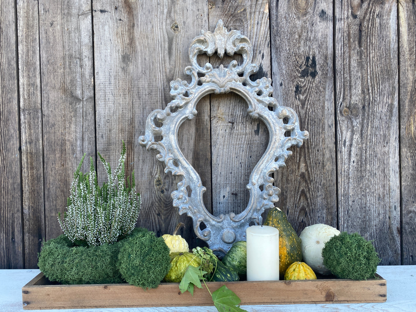 Cornice Con Fiori E Decori