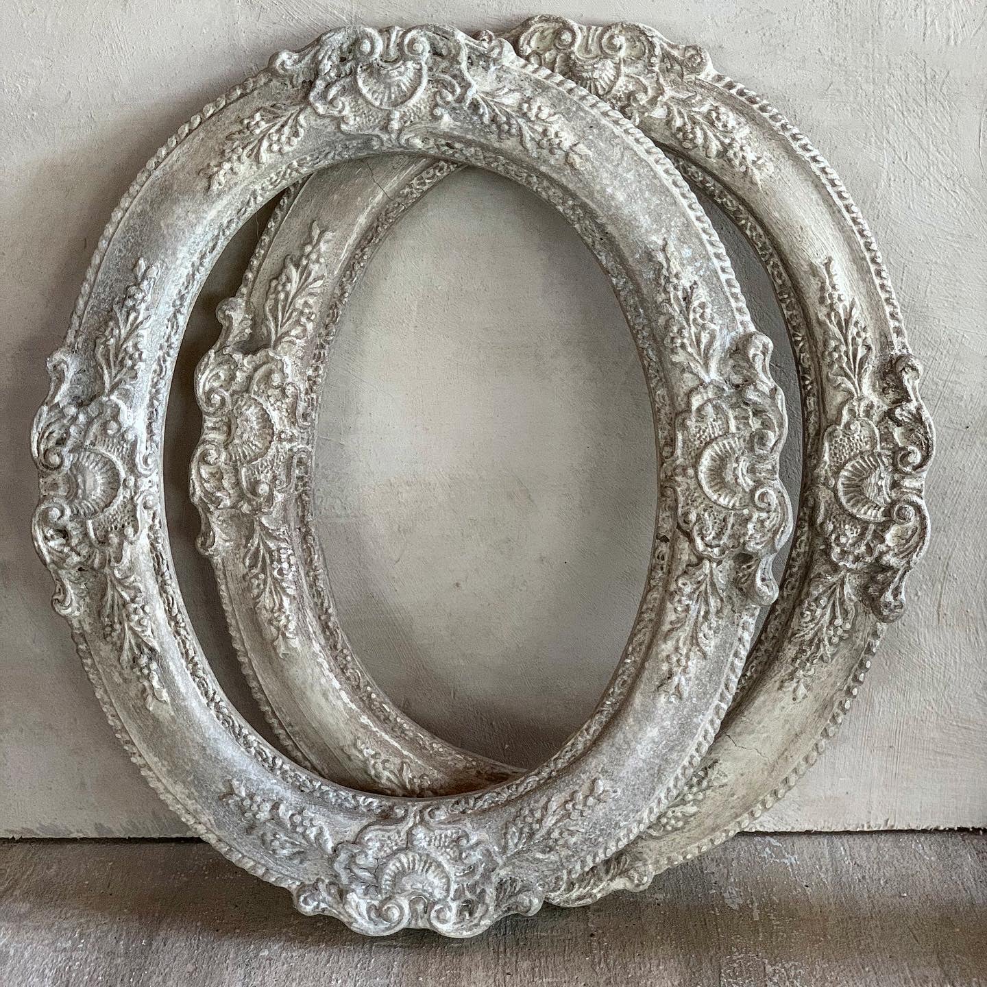 Cornice Ovale Con Decori