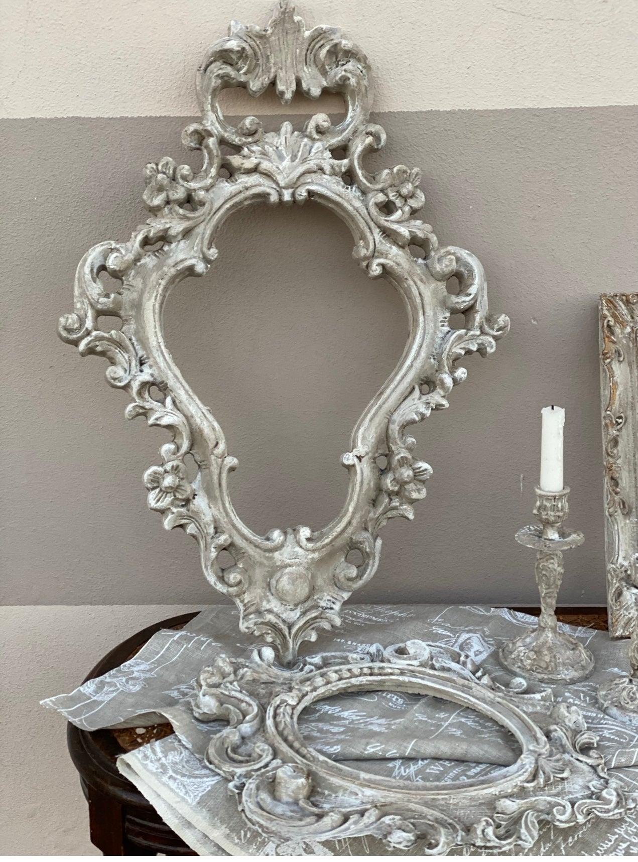 Cornice Con Fiori E Decori