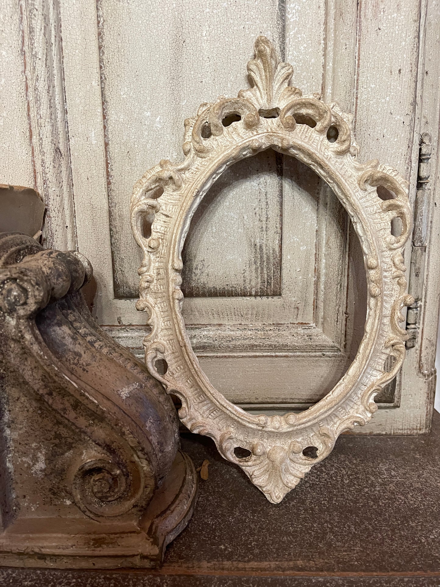 Cornice Ovale Con Punta Lavorata
