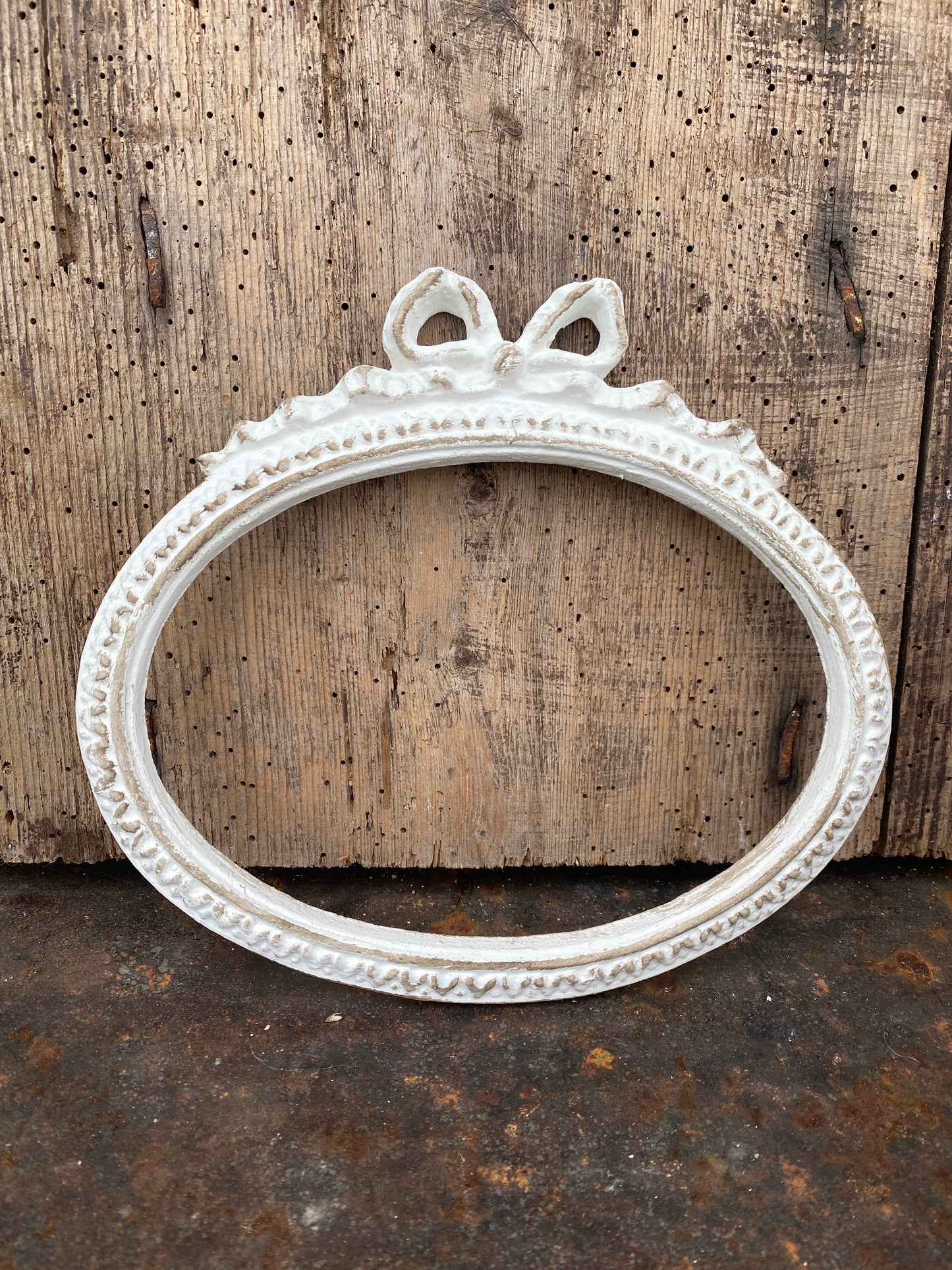 Cornice Orizzontale Nodo D'Amore Ovale Con Decori
