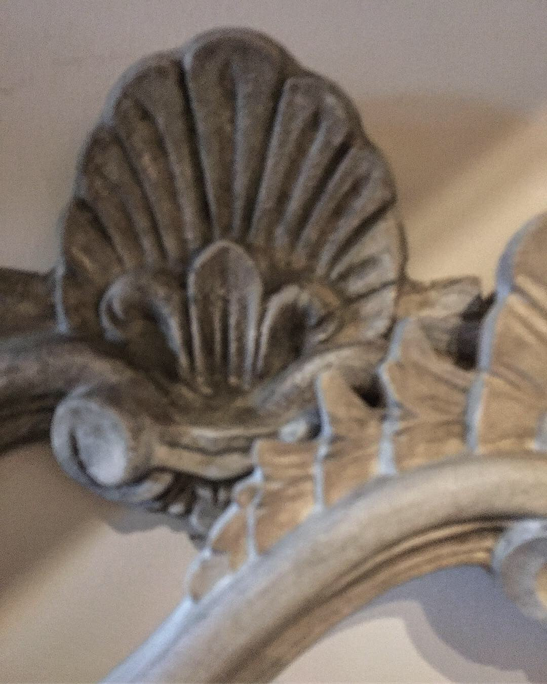 Cornice Grande Con Punta Conchiglia