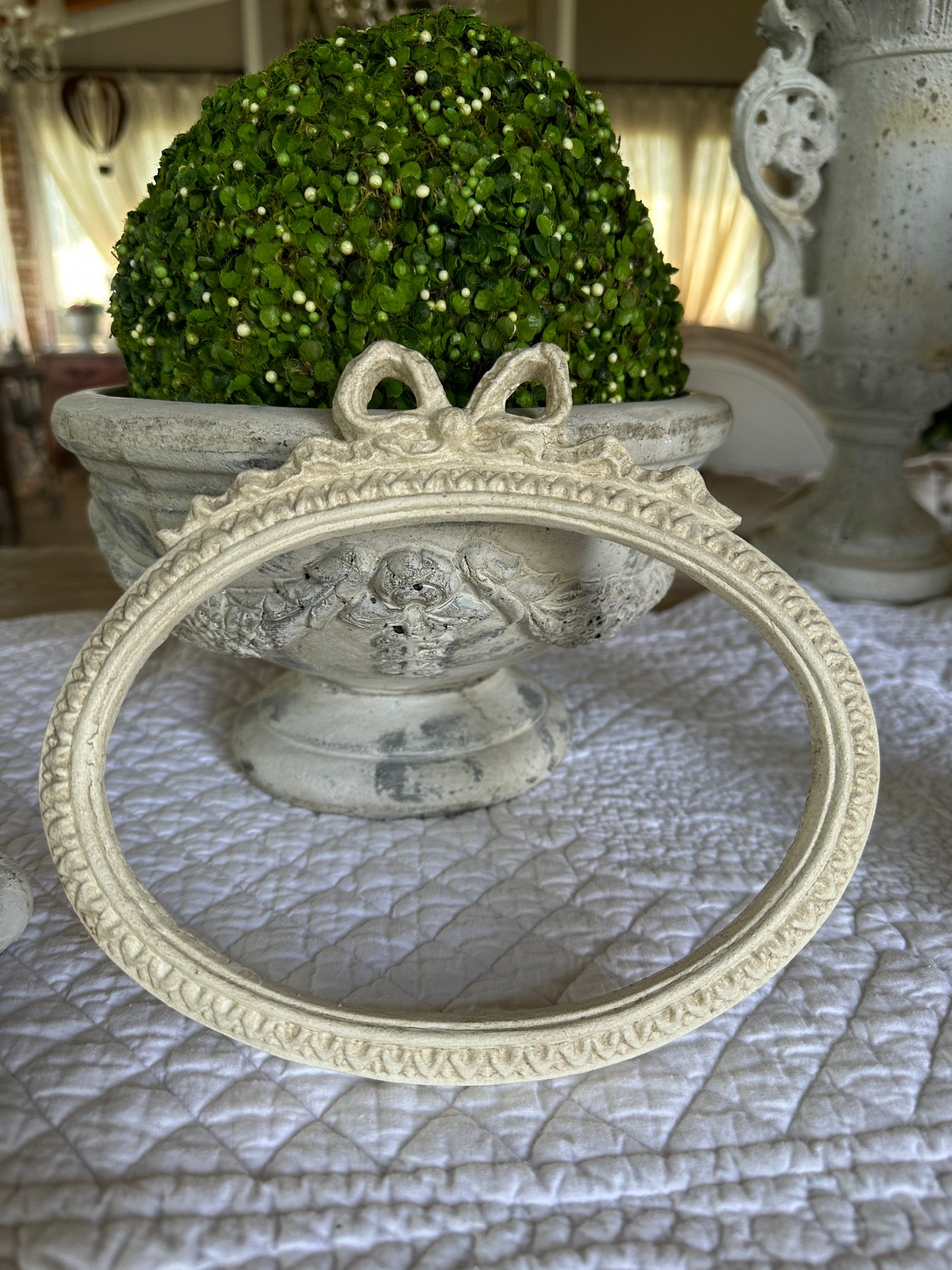 Cornice Orizzontale Nodo D'Amore Ovale Con Decori