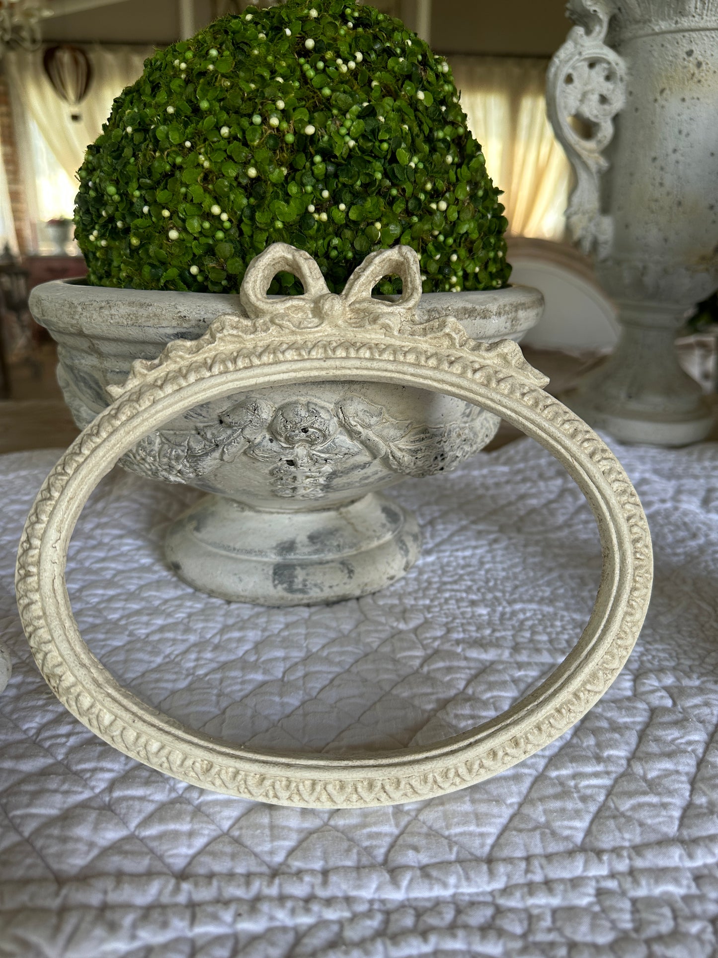 Cornice Orizzontale Nodo D'Amore Ovale Con Decori