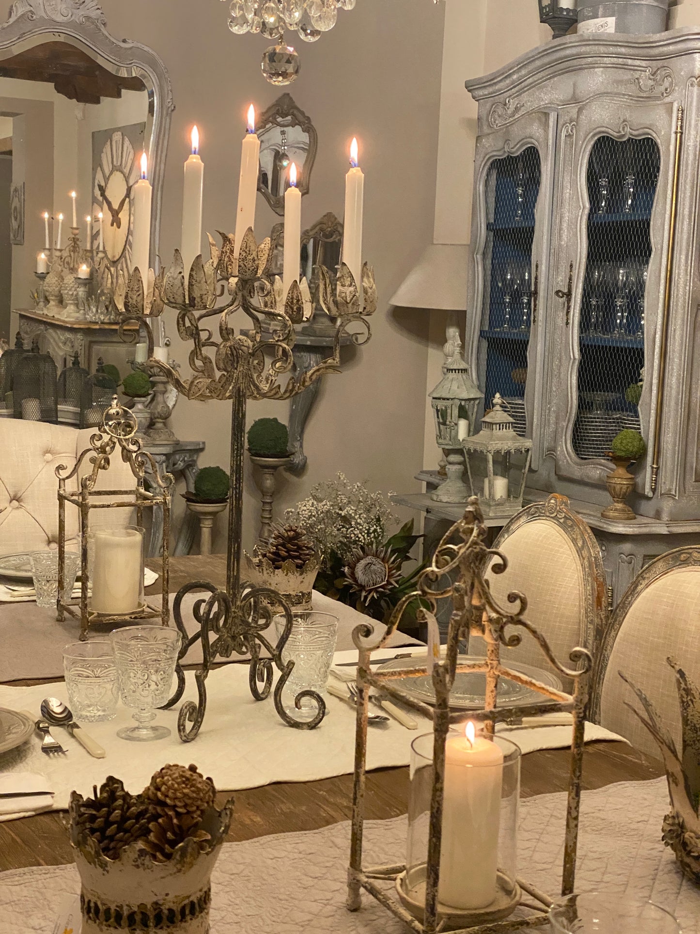 Candelabro A Cinque Candele Con Foglie