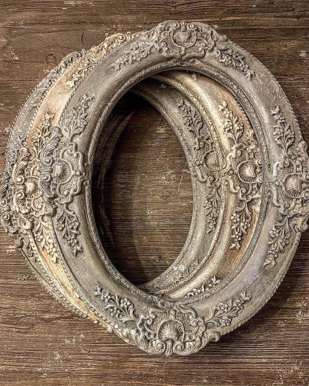 Cornice Ovale Con Decori