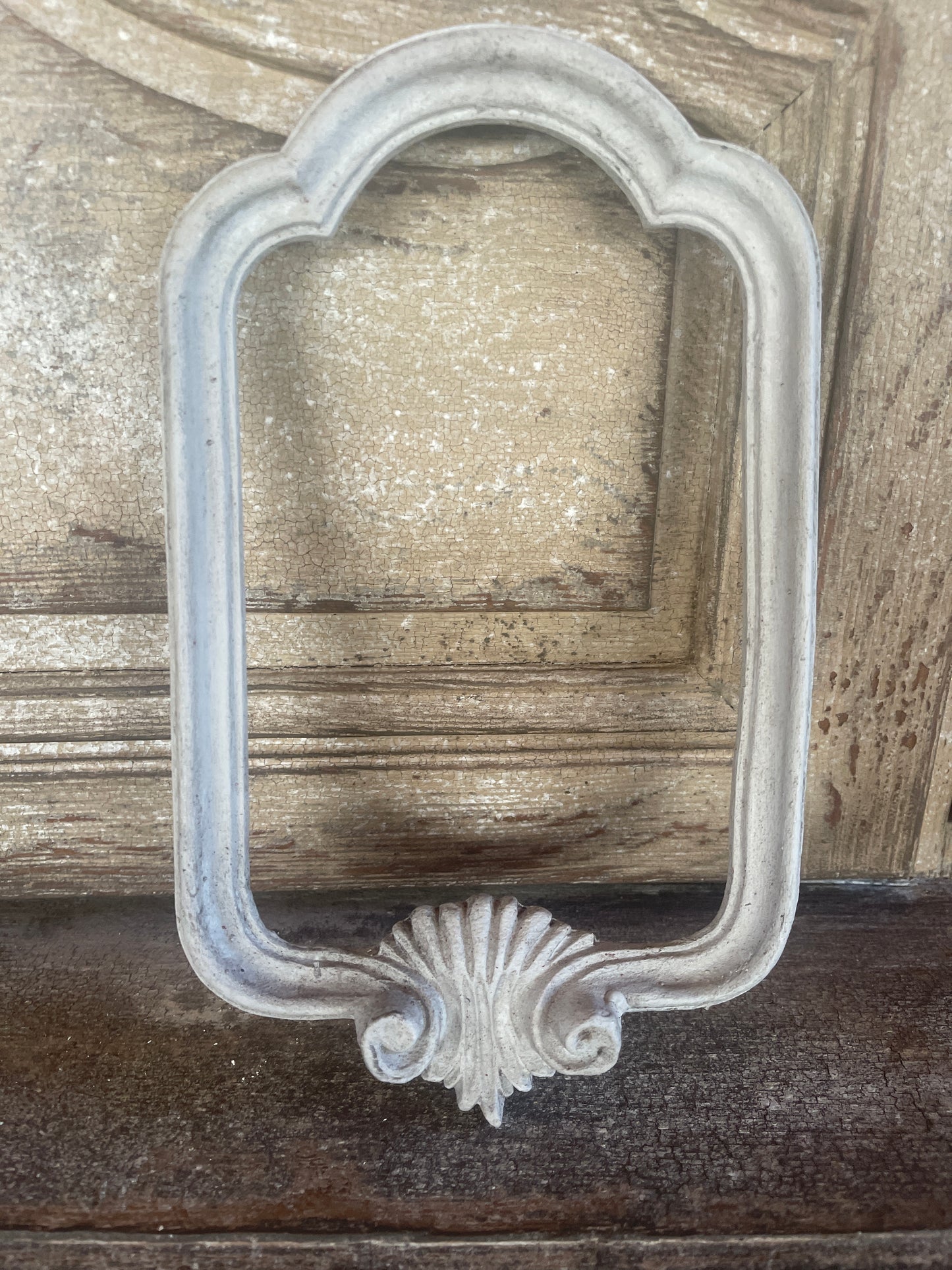 Cornice Con Punta A Conchiglia Bassa