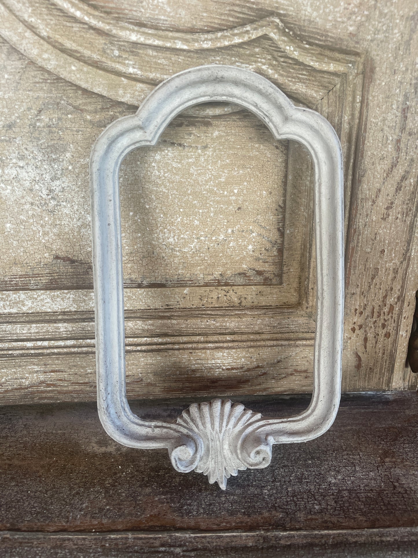 Cornice Con Punta A Conchiglia Bassa