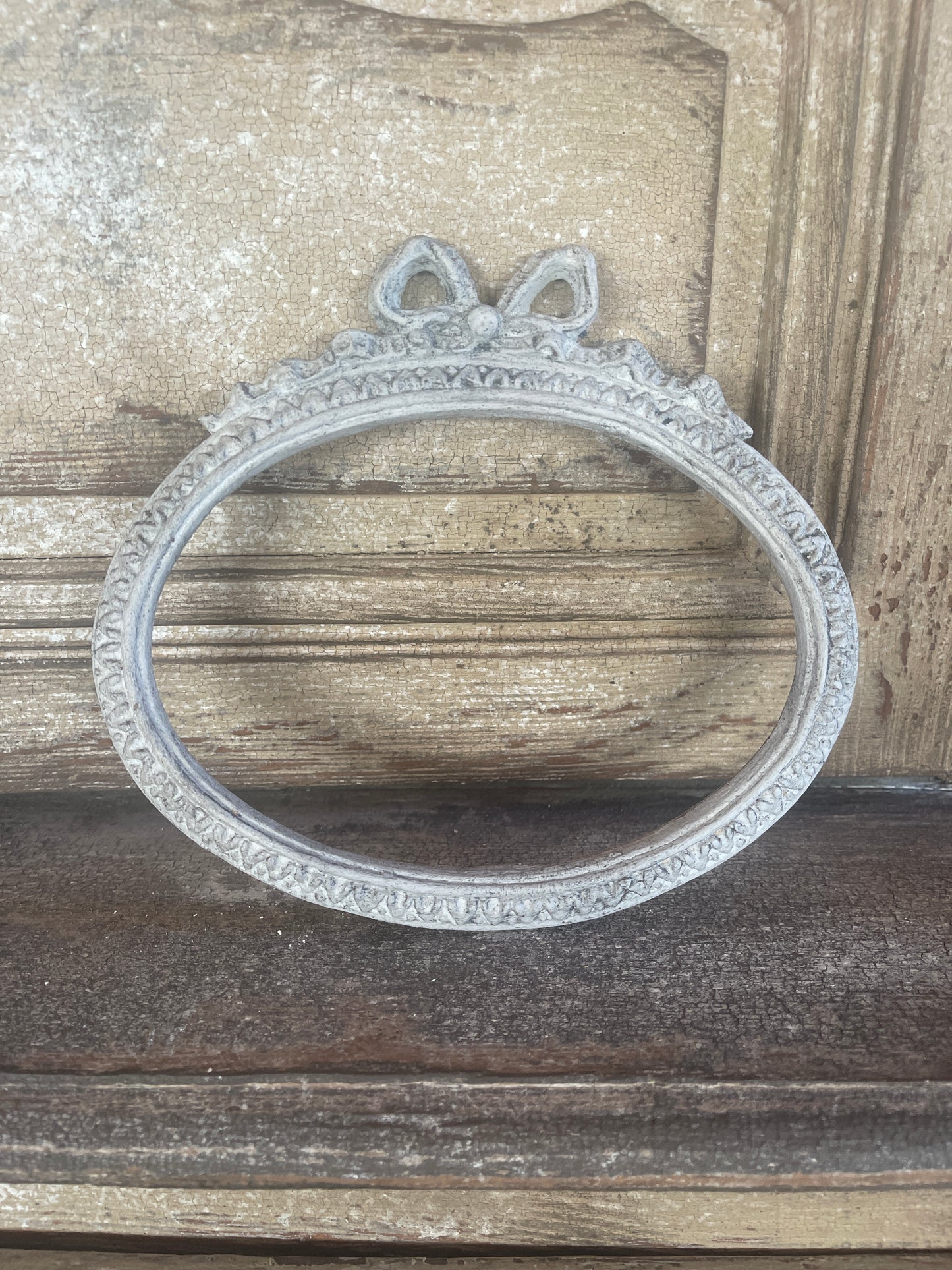 Cornice Orizzontale Nodo D'Amore Ovale Con Decori