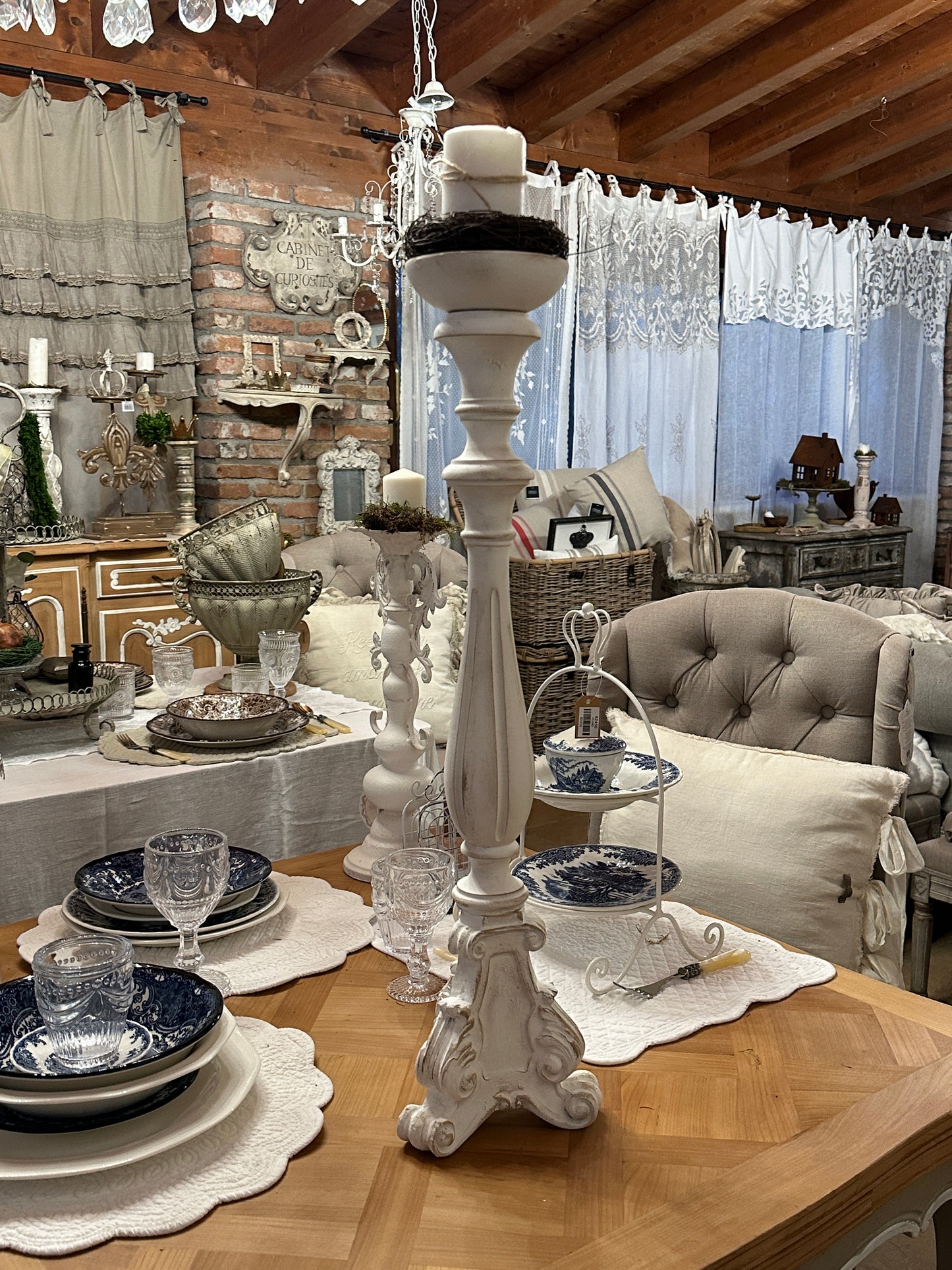 Candelabro Con Base Decorato