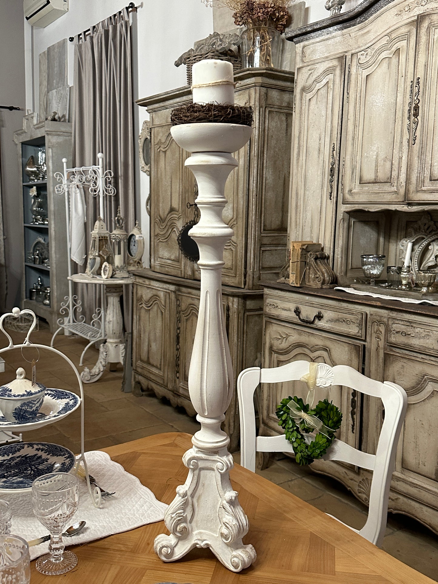 Candelabro Con Base Decorato