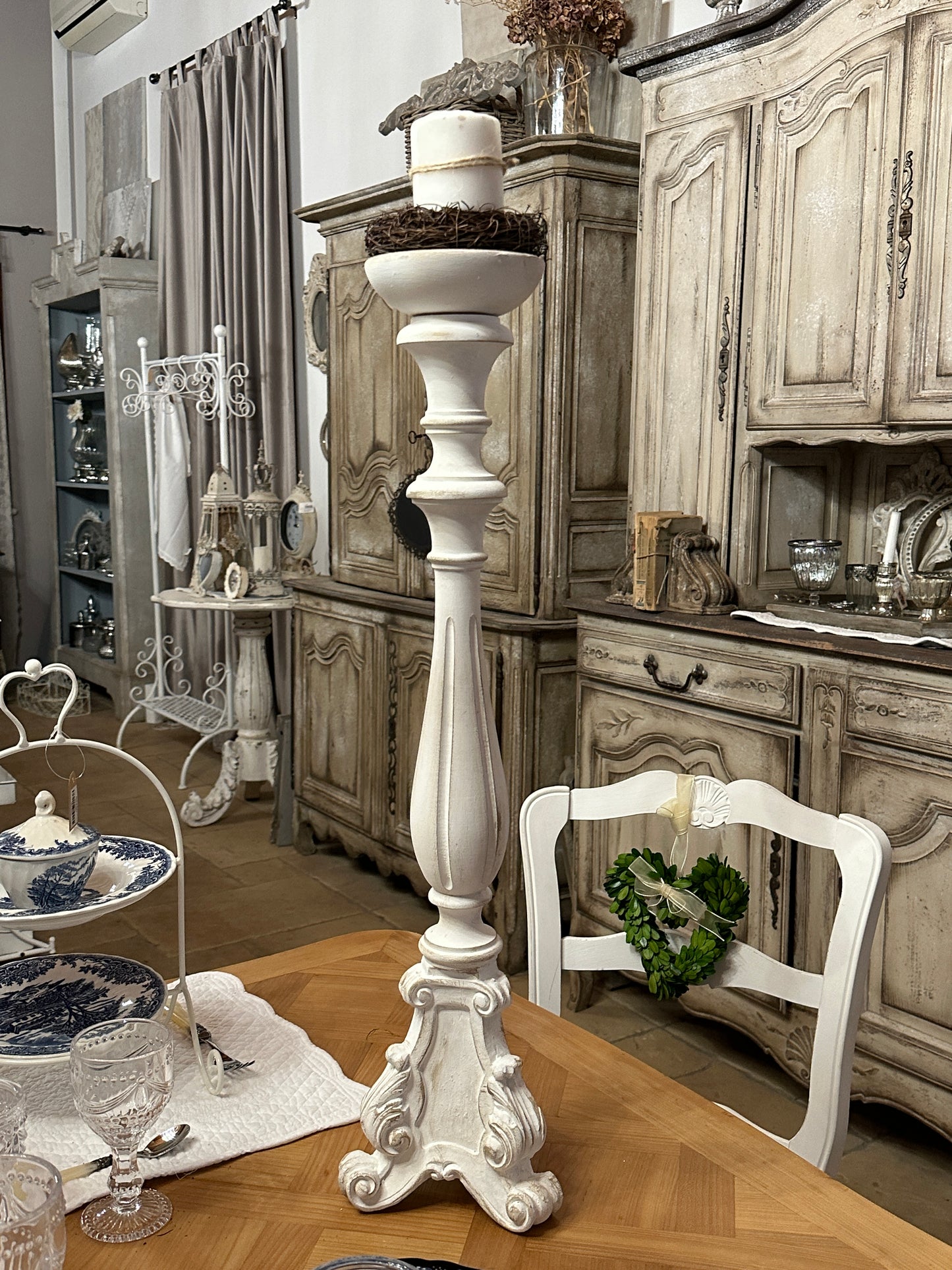 Candelabro Con Base Decorato