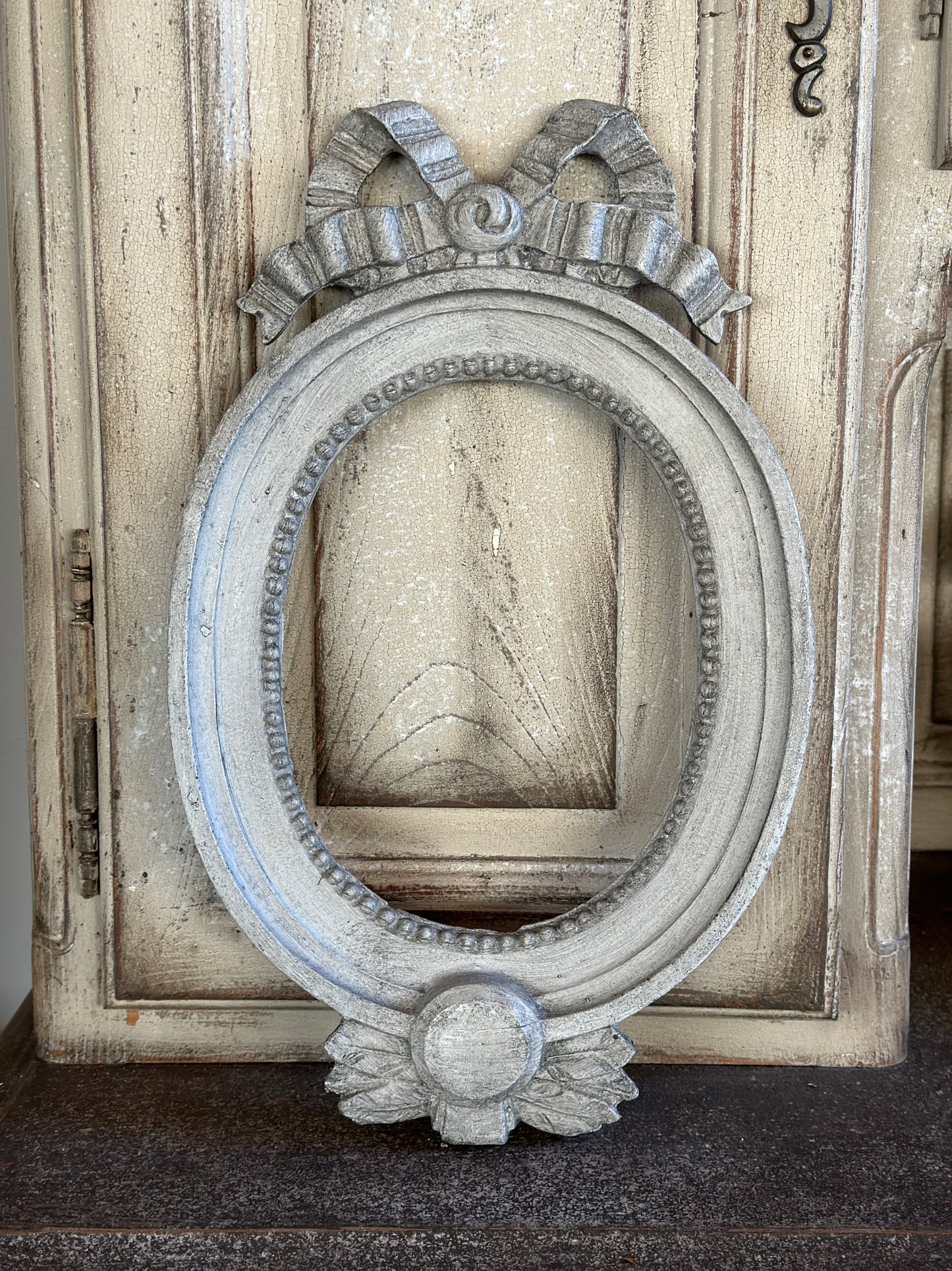 Cornice Ovale Con Fiocco