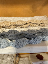 Carica l&#39;immagine nel visualizzatore di Gallery, Tappeto Bagno Ovale Crochet Bianco
