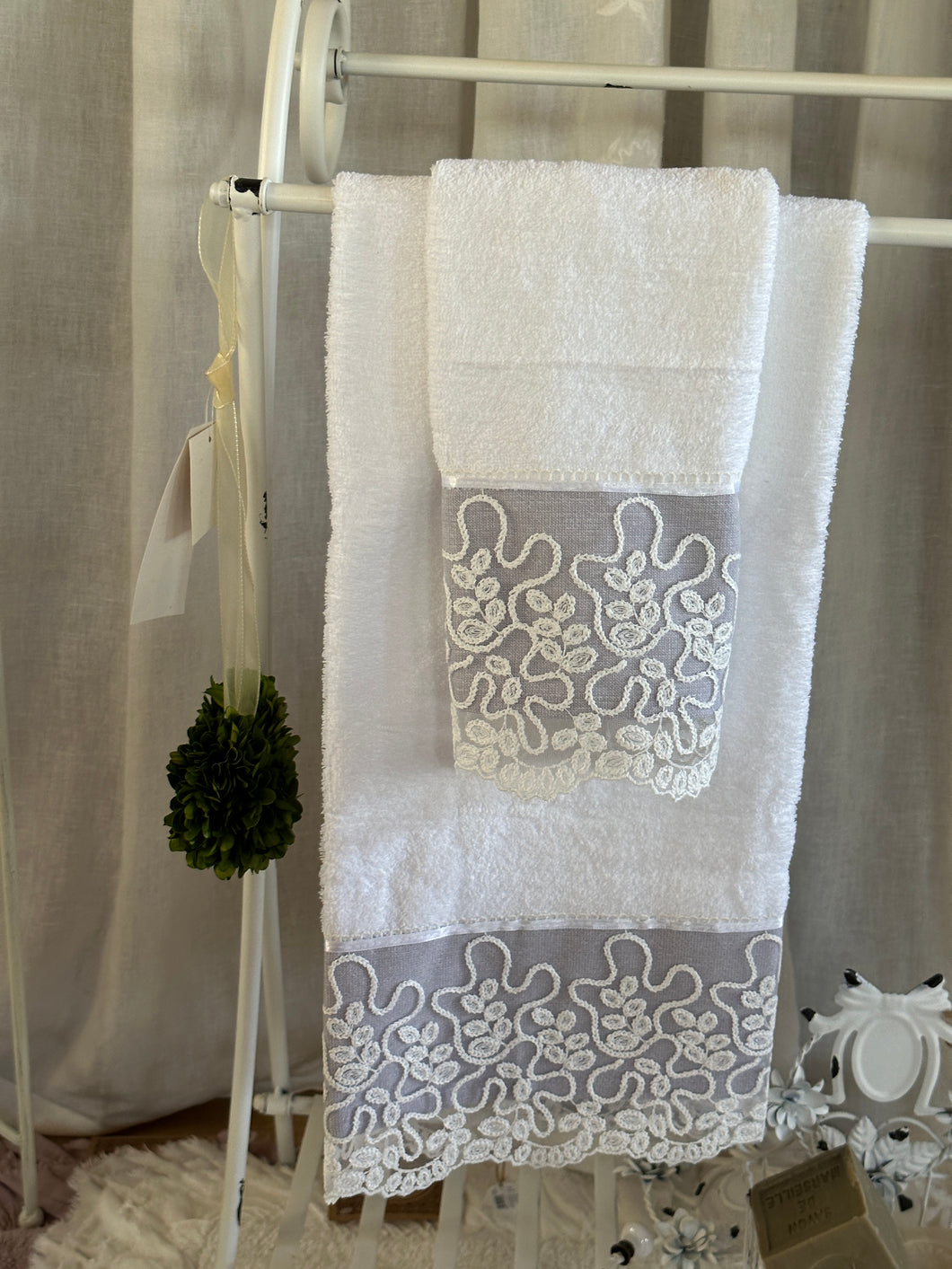 Coppia Salviette Con Tulle E Ricamo