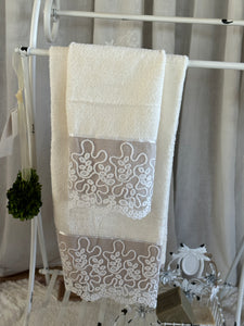 Coppia Salviette Con Tulle E Ricamo