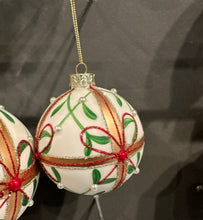Load image into Gallery viewer, Sfera Con Fiocco E Decoro
