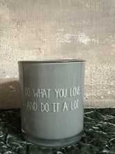 Carica l&#39;immagine nel visualizzatore di Gallery, Candela  Verde &quot;Do What You Love&quot;
