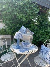 Carica l&#39;immagine nel visualizzatore di Gallery, Paralume In Toile De Jouy Per Applique Blu
