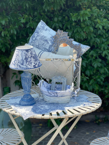 Paralume A Cono Per Lampada In Toile De Jouy Bianco & Blu