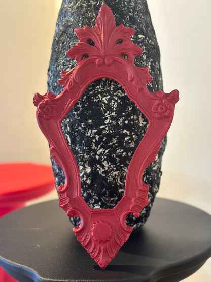 Cornice Con Punta A Foglia E Fiori Rossa