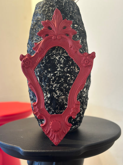 Cornice Con Punta A Foglia E Fiori Rossa