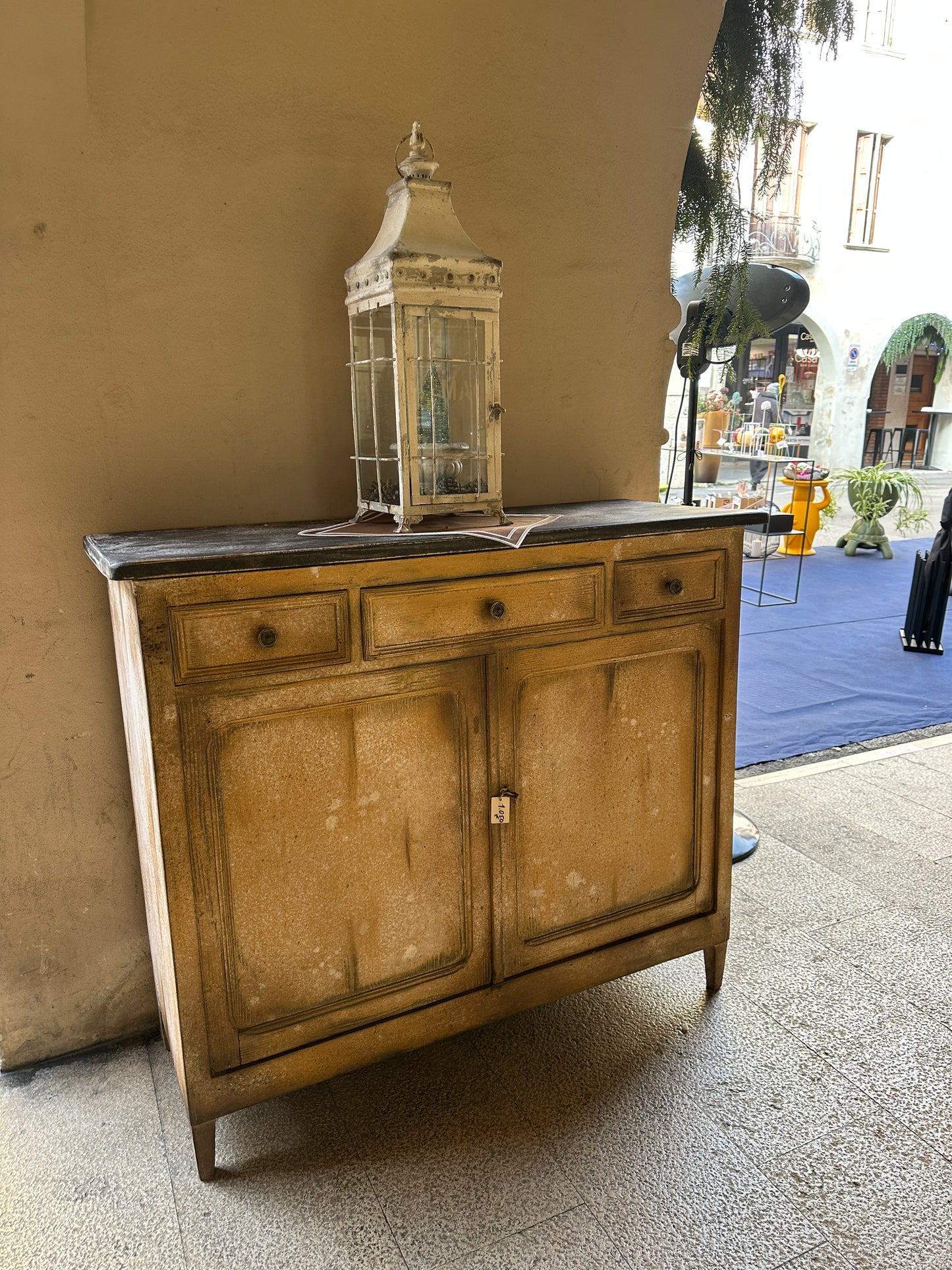 Credenza Con 3 Cassetti