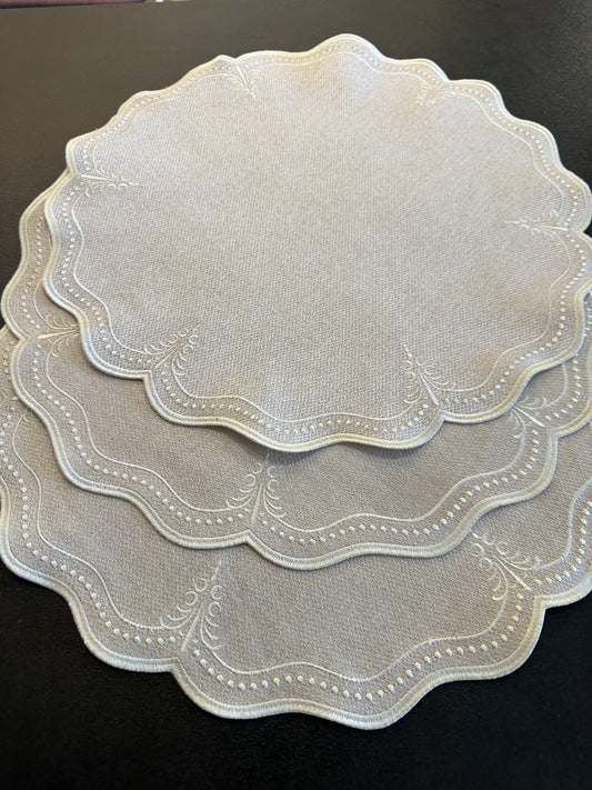 Tovaglietta Rotonda Ricamata Beige/ Bianco