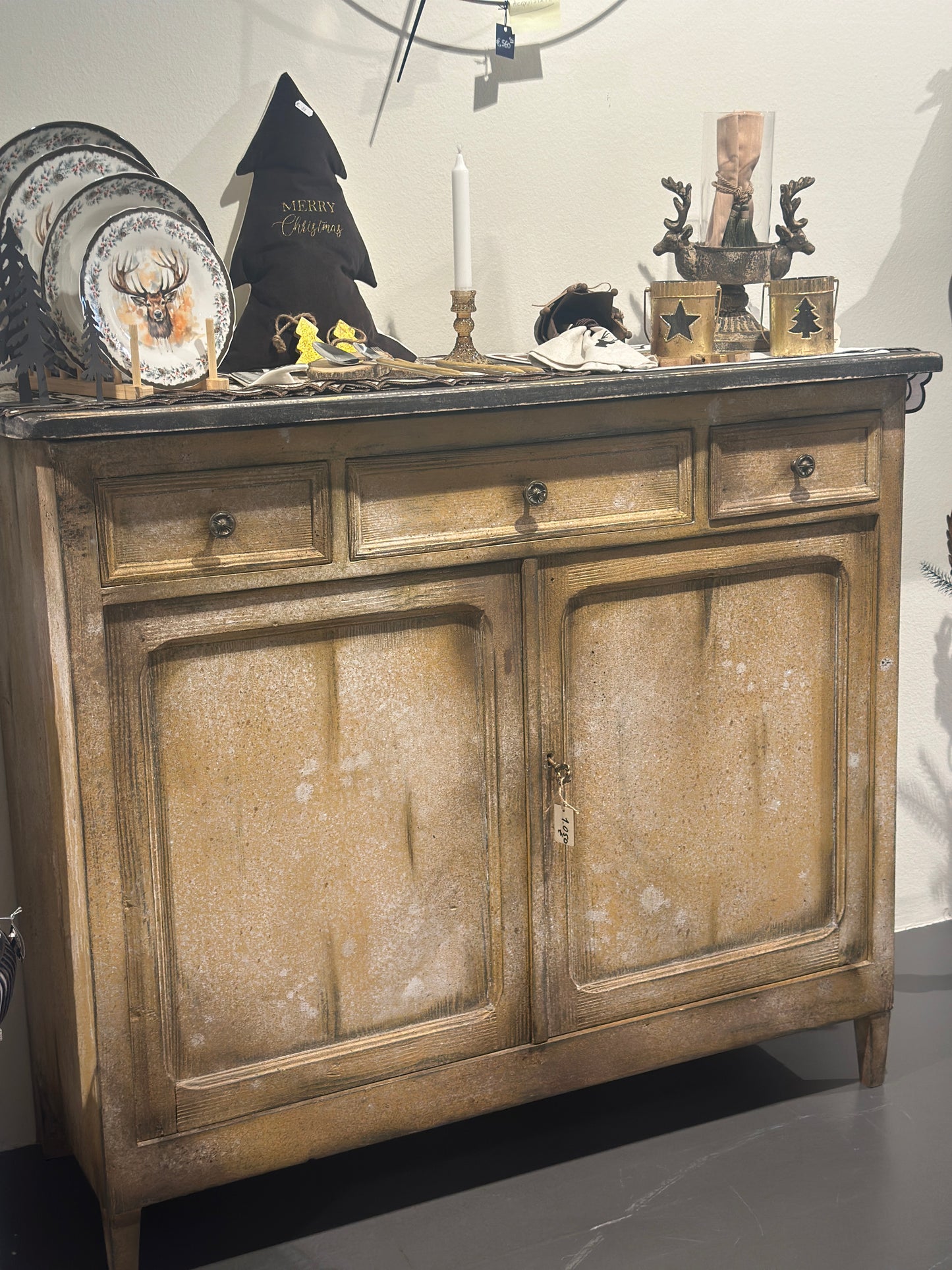 Credenza Con 3 Cassetti