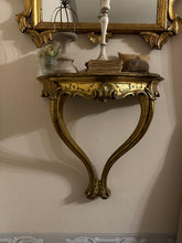 Carica l&#39;immagine nel visualizzatore di Gallery, Consolle Foglia Oro Anticata Con Specchio
