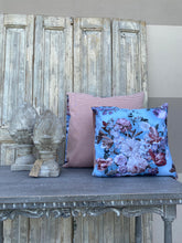 Carica l&#39;immagine nel visualizzatore di Gallery, Copricuscino Con Decorazione Floreale e Righe
