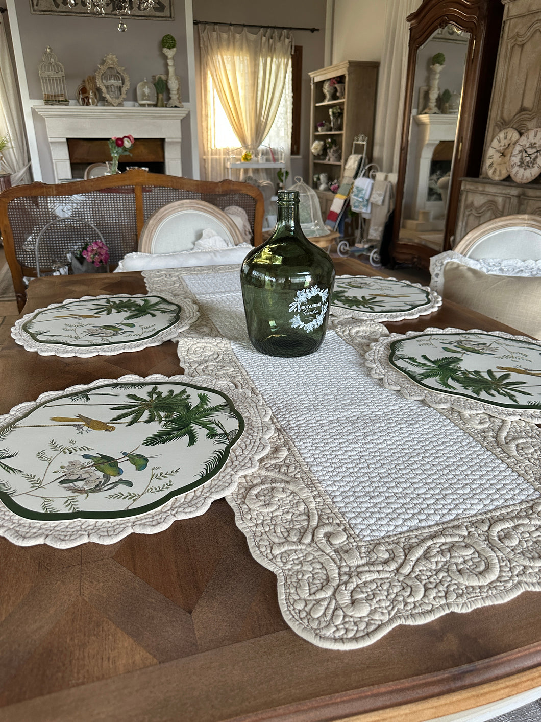 Tovaglietta Rotonda Vinile Con  Decorazione Palme E Uccelli