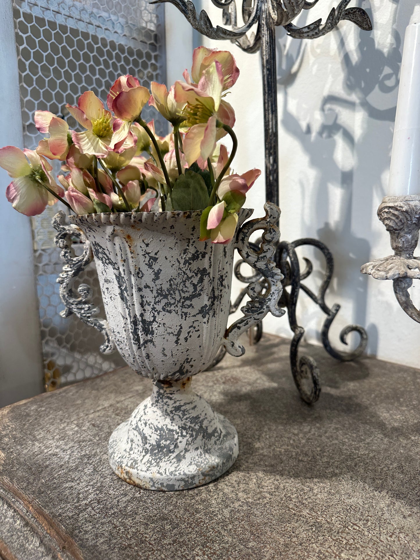 Vaso Metallo Decorato con Maniglie