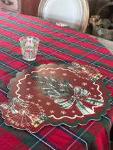 Carica l&#39;immagine nel visualizzatore di Gallery, Tovaglietta Vinile Natalizia Con Fiocco E Giostra
