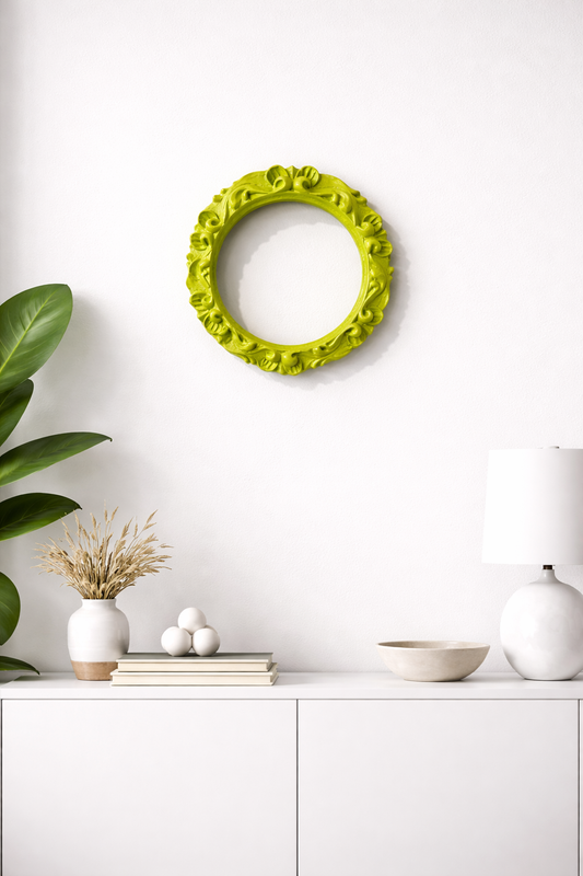 Cornice Rotonda Con Decori Lavorati