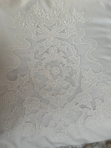 Cuscino Ricamato Bianco Con Gale