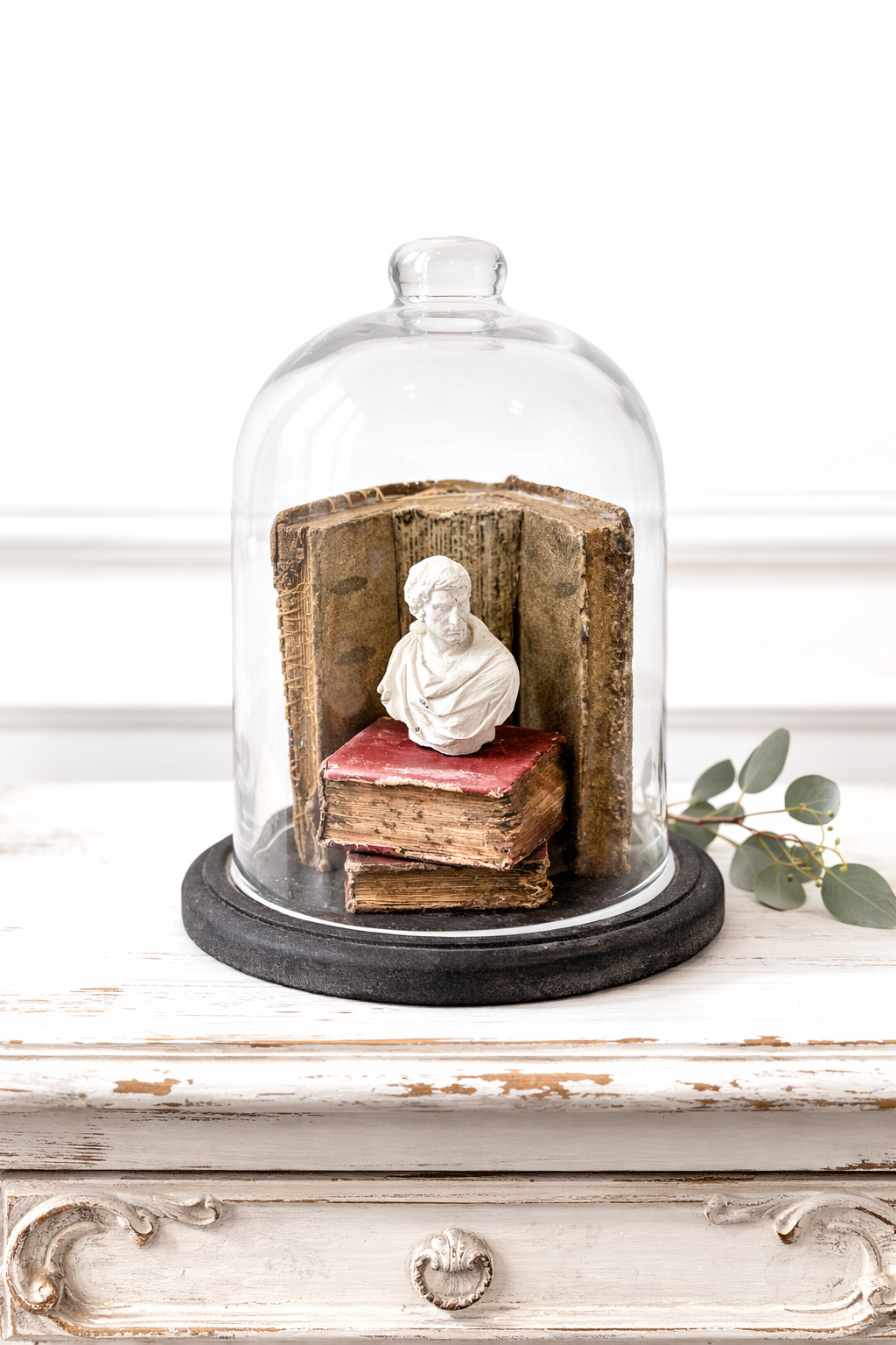Cloche Con Libro e Busto In Gesso