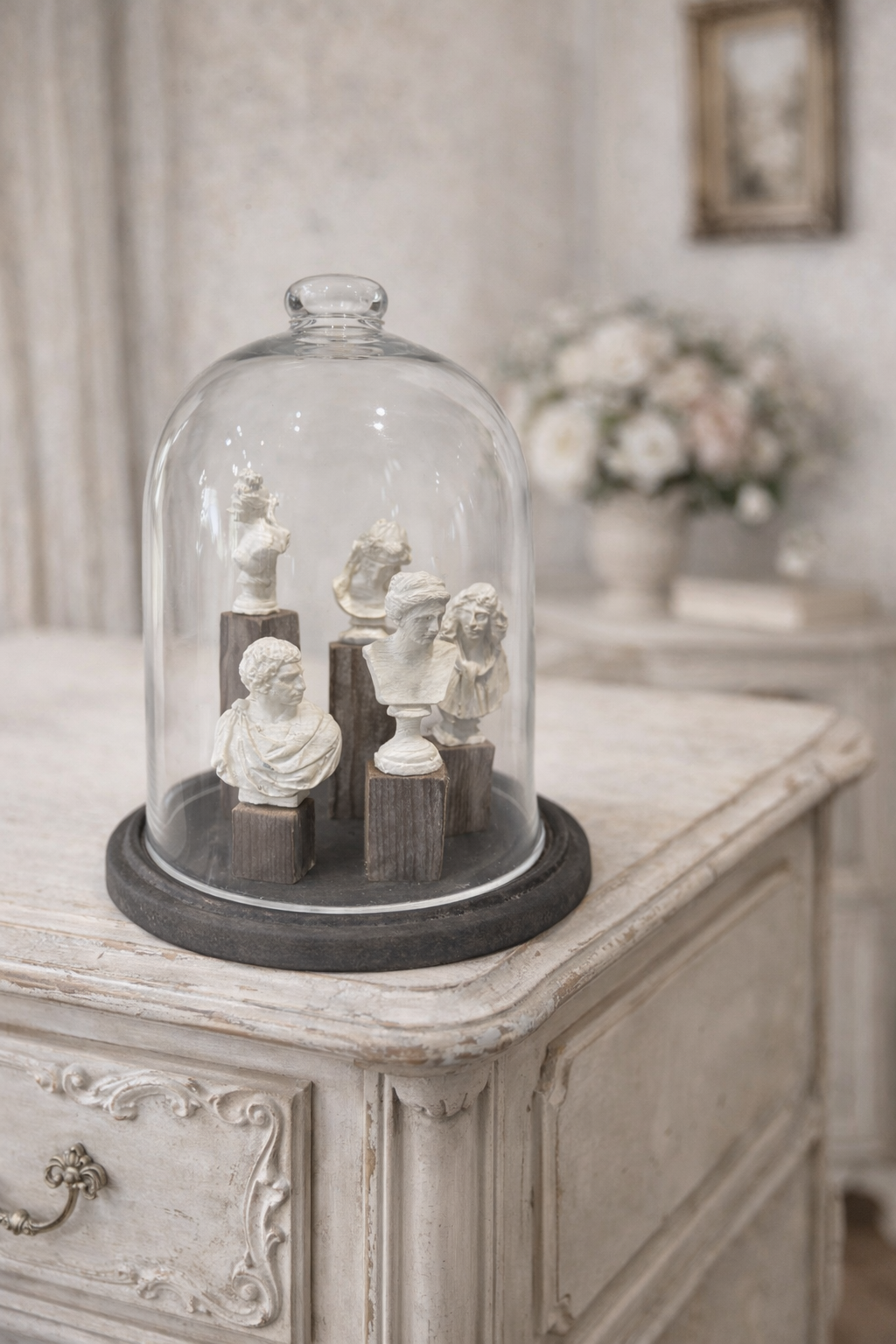 Cloche Con Busti In Gesso