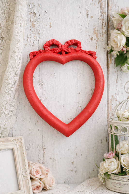 Cornice  A Cuore Nodo D'Amore Rossa